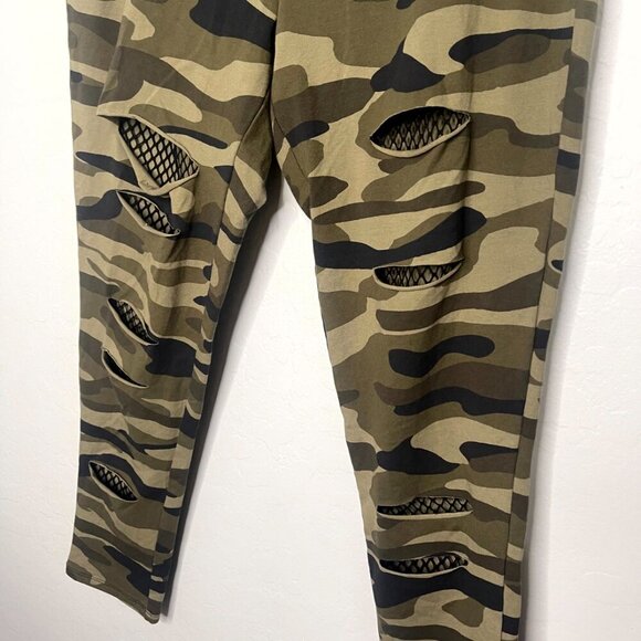 Torrid Camo Distressed Fishnet Detail Leggings 2 2X 18/20 #62 - Picture 2 of 5